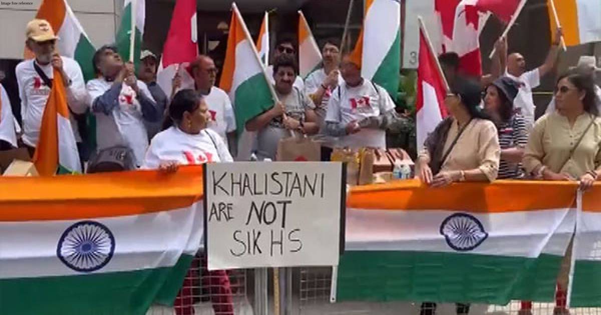 Canada: Indian community waves Tricolour outside consulate countering pro-Khalistani protesters